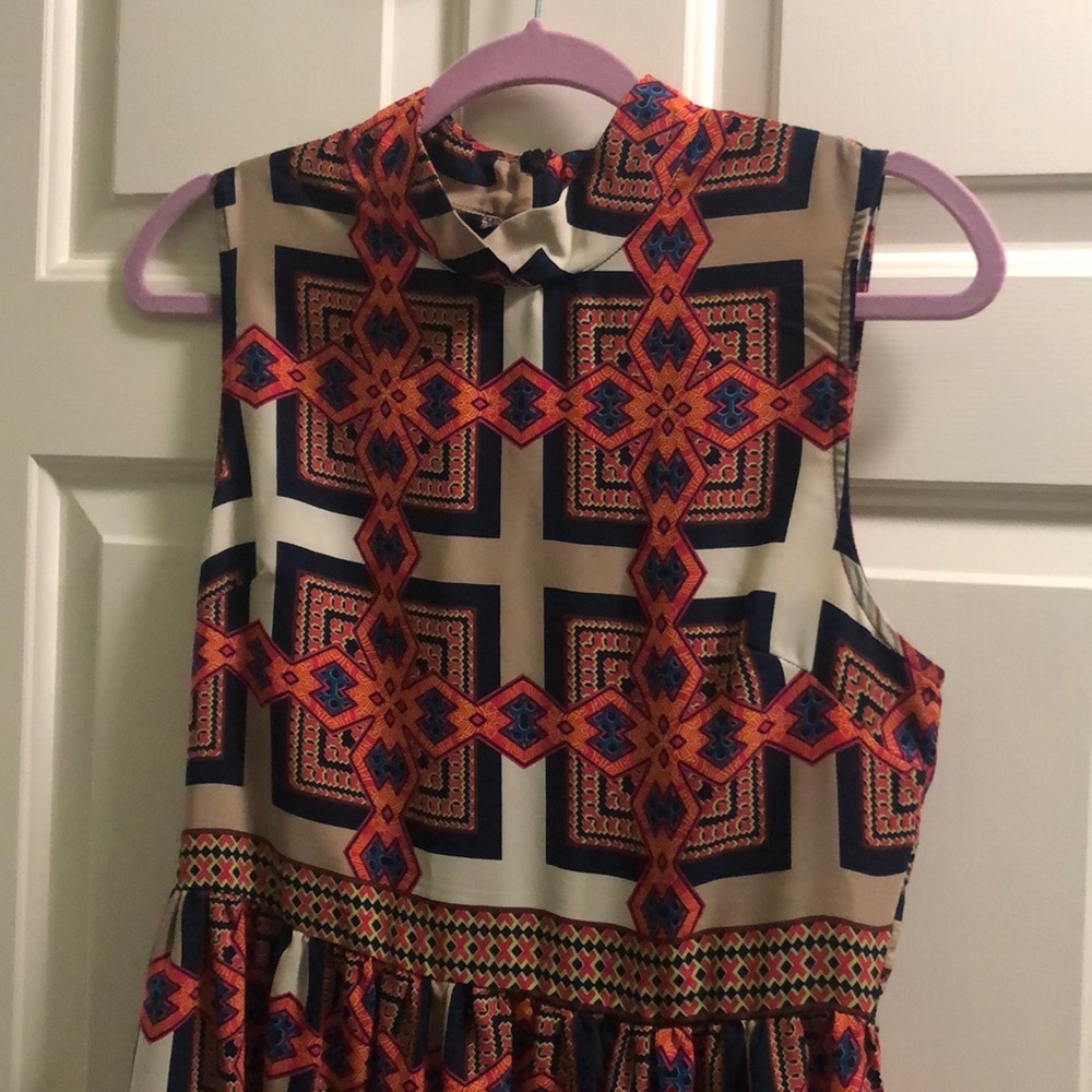 Patterned Dress - Picture 4 of 5